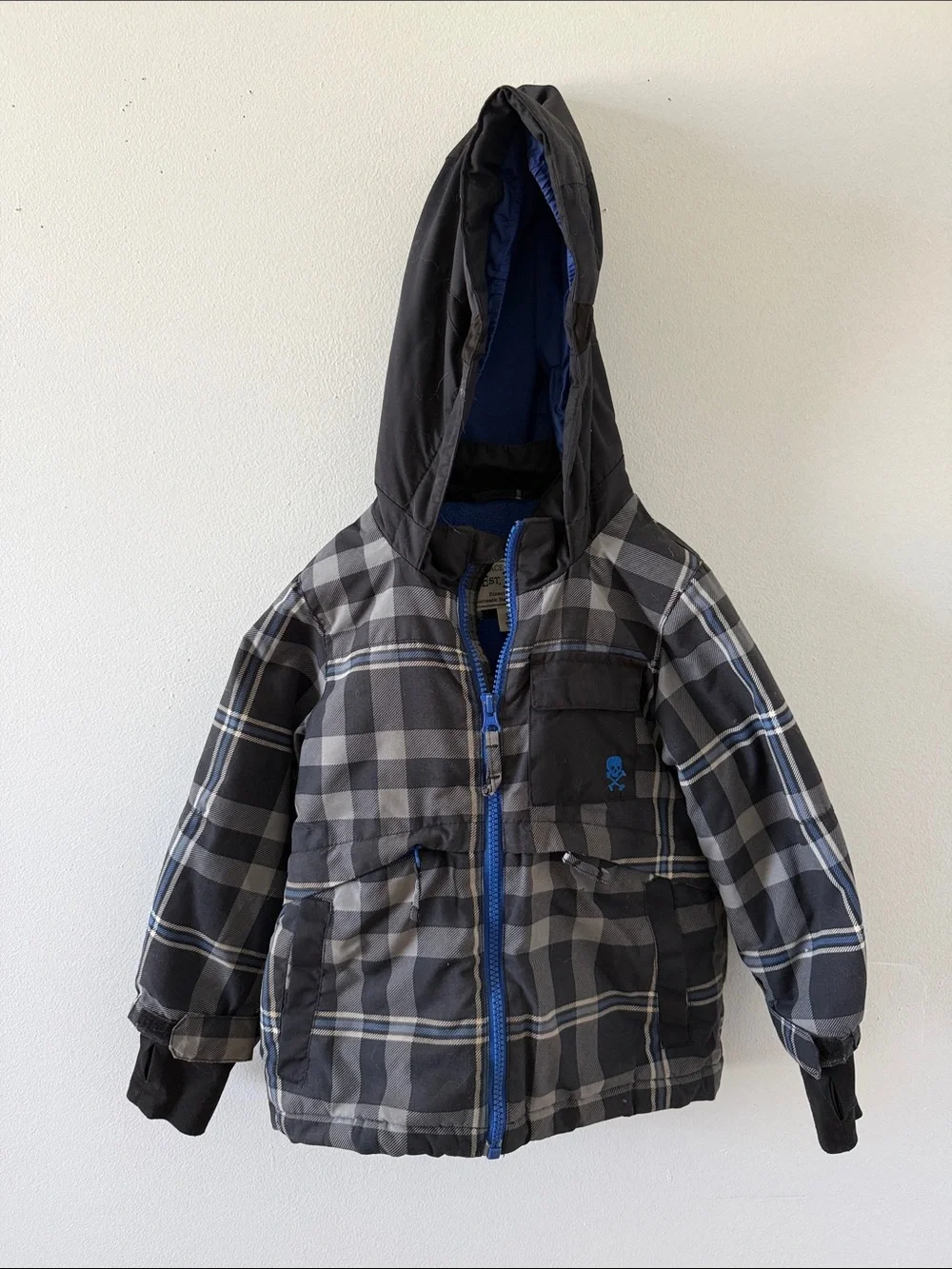 The Children's Place Boys Plaid Hooded Puffer Jacket in Black and Blue size 3T